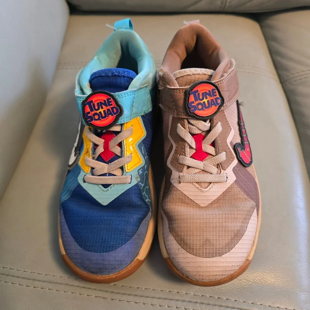 Nike LeBron 18 Low Space‎ Jam Wile E vs Roadrunner Kids Shoes DJ3761-401 Size 2Y